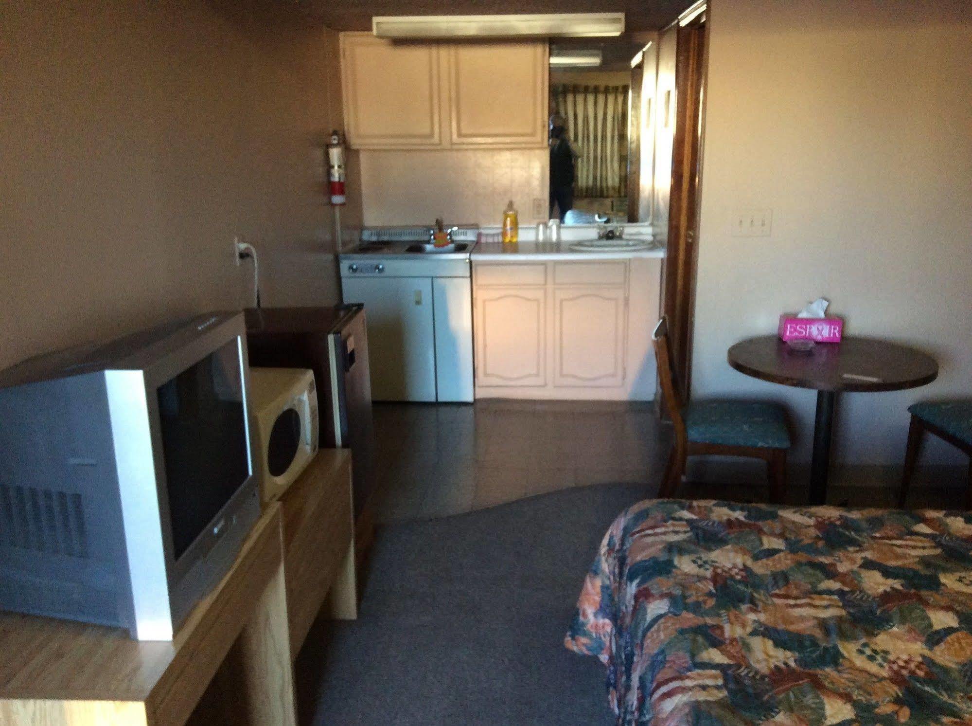 Parkwood Motor Inn Sundre Extérieur photo