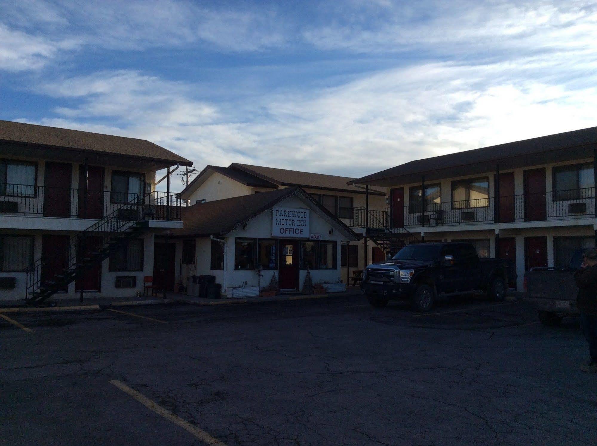 Parkwood Motor Inn Sundre Extérieur photo